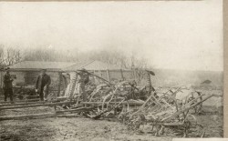 Фотография. Парк сельскохозяйственных машин после ремонта в Ставропольской психиатрической колонии. 1930-е гг. Из фотоальбома главного врача А.Я. Доршта 1939 г.